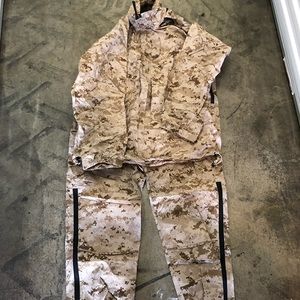 usmc desert gortex  top and bottom new